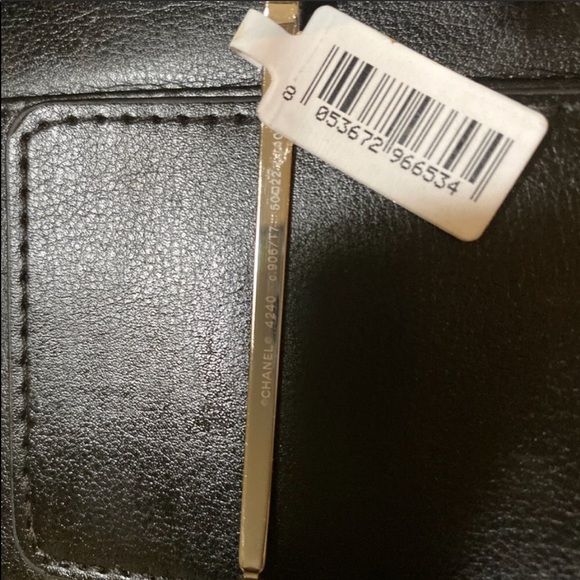 NEW, AUTHENTIC Chanel, 18-K White Gold - Picture 5 of 6